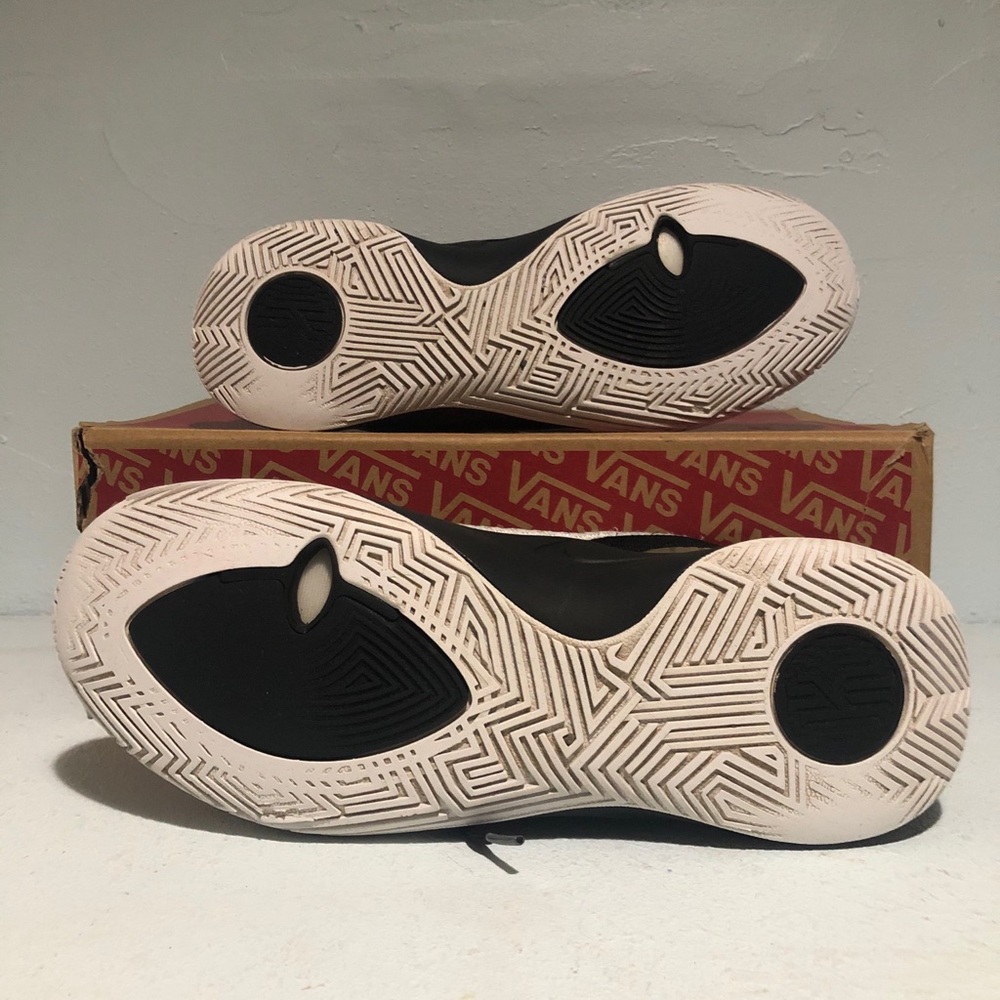 Kyrie flytrap 2 - Picture 4 of 6